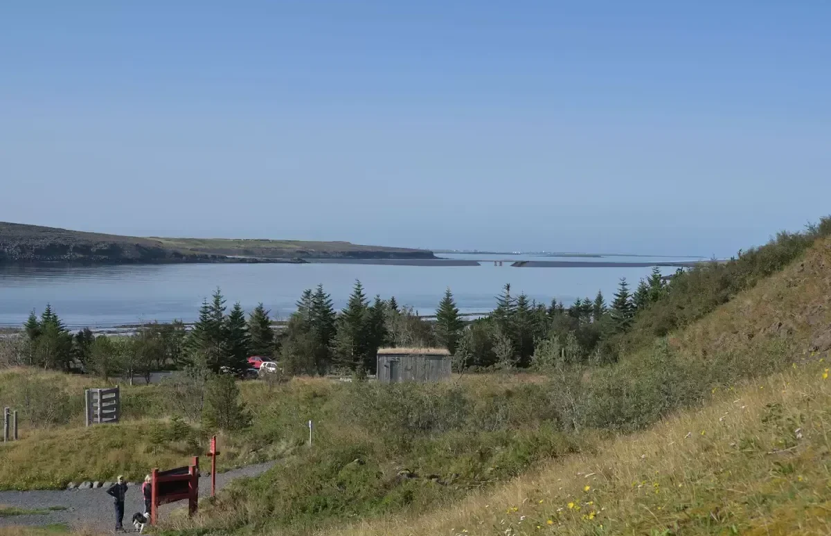 Tölvugerð mynd af Sundabraut, séð frá Mógilsá.