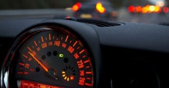 Kröfur að berast rafbílaeigendum sem láðst hefur að skrá kílómetrastöðu