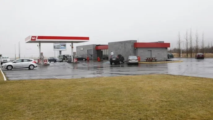 Vatn komst í birgðageymi bensíns hjá N1 í Hveragerði