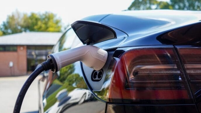 Níu af hverjum tíu seldra bíla í Noregi voru rafknúnir 2024