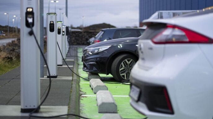 Stjórnvöld fóru of bratt í að draga úr ívilnunum varðandi rafbíla